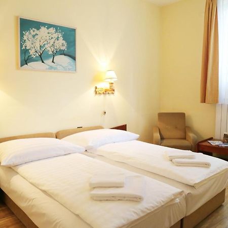 Hotel Bara Gellert บูดาเปสต์ ภายนอก รูปภาพ